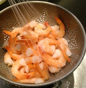Saffron Rice with Shrimp - thawing shrimp