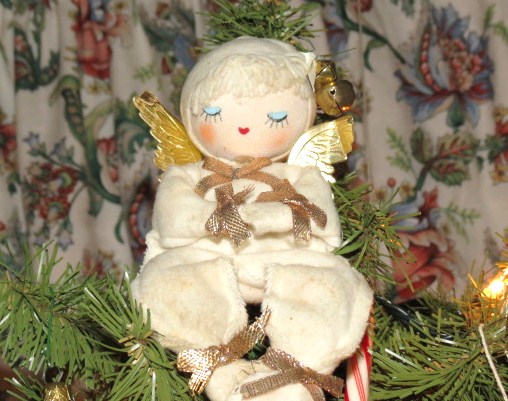 Our Traditional Christmas Angel - My Yellow Farmhouse.com