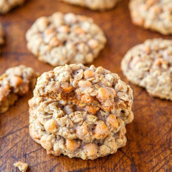 oatmealscotchies-Averie Cooks