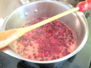 Homemade Whole-Cranberry Sauce with Apple and a Hint of Cinnamon - My Yellow Farmhouse.com