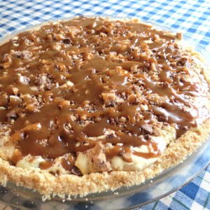 Toffee Ice Cream Pie with Homemade Cookie Crust and Caramel Sauce - myyellowfarmhouse.com