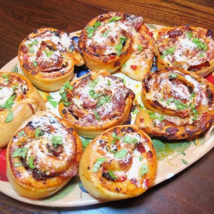 Pizza Swirl Bread - myyellowfarmhouse.com