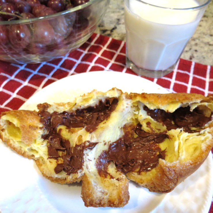 Popovers with Melted Choc. Chips - myyellowfarmhouse.com  - COOPER'S IDEA!