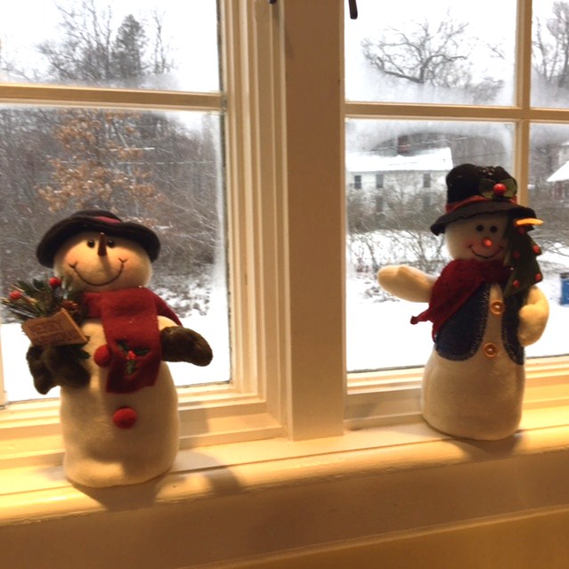 snowmen-at-twilight-myyellowfarmhouse-com